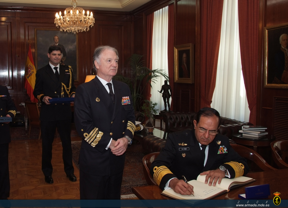Visita del Jefe de Estado Mayor de la Marina de Pakistán a España. Foto 1.